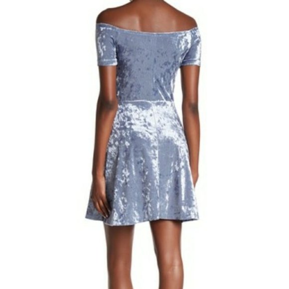 NWT Love...Ady velvet short sleeve off the shoulder mini dress size small (E38) - Picture 2 of 5